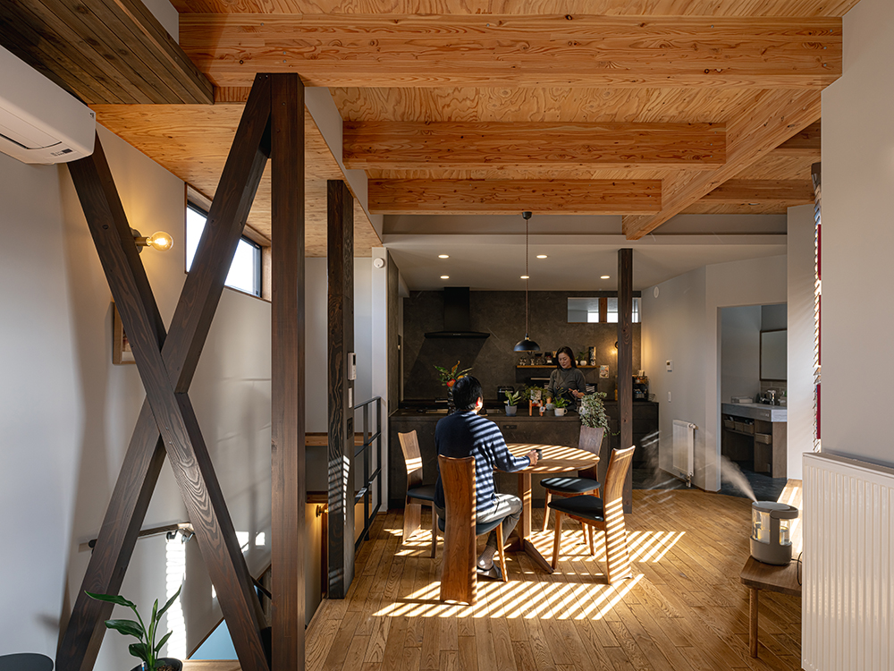 夫婦のこれからを支える 心地よい光がこぼれる2階リビングの住まい