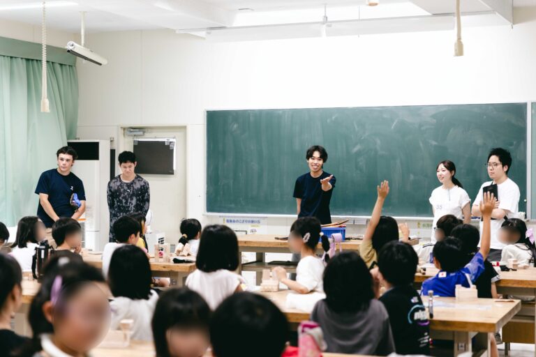 和光小学校で大工の出前授業を行いました。